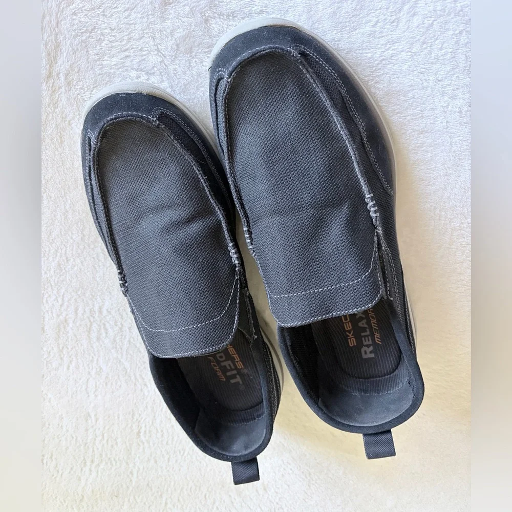 Skechers Relaxed Fit Men's Black‎ and Gray Slip-On Loafers Sz 14